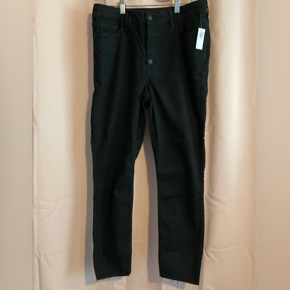 Old Navy Denim - Old navy women’s super skinny button down size 12